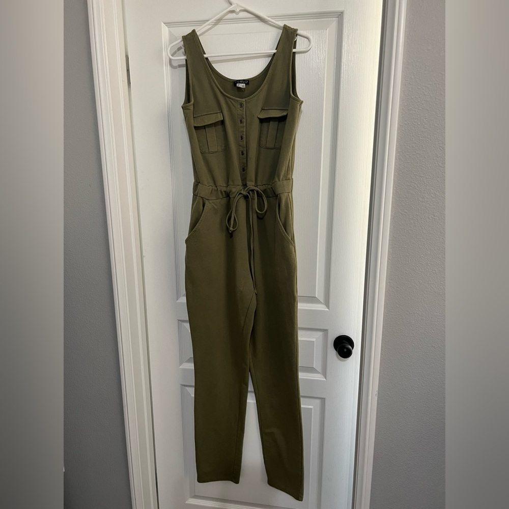 Hunter Green jumpsuit super comfortable.